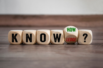 《卖火柴的小女孩》讲了一个什么故事？