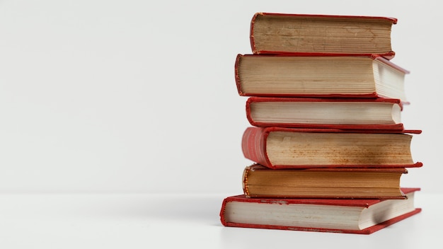 《卖火柴的小女孩》讲了一个什么故事？